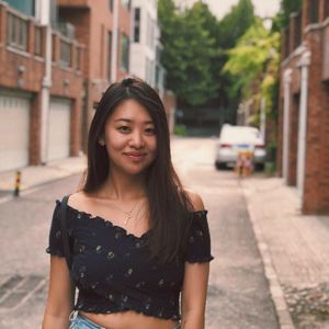 Meet your Posher, Flora